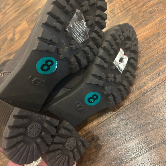 UGG Australia ๐ Womenโs Amathea Dark Brown Leather Chunky Heeled Boots Sz 8 - Picture 7 of 9